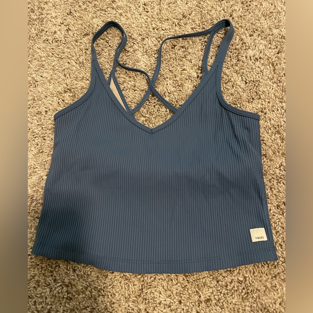 Like brand new! Worn once! Vuori Tank top size M. Sold as no pads originally!